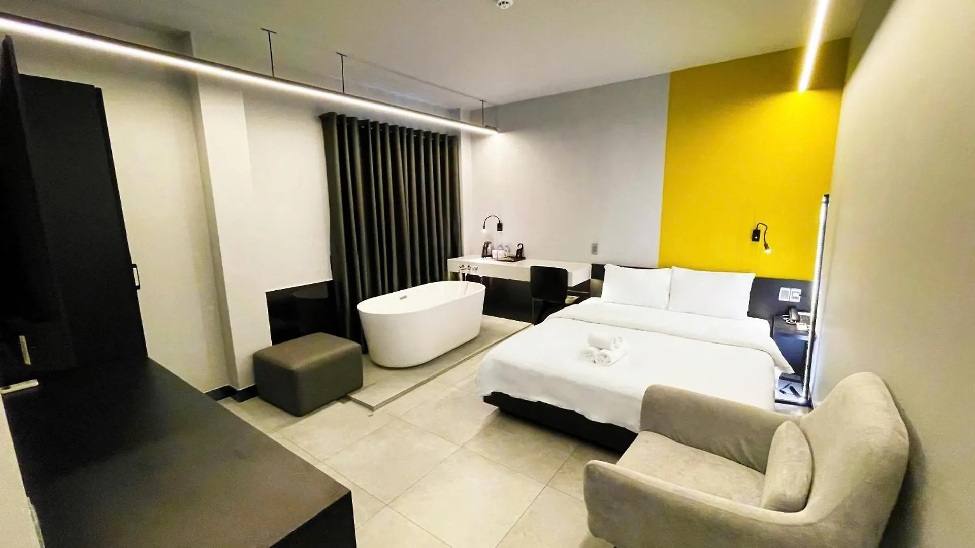 A In Hotel Atistar Πόλη Χο Τσι Μινχ 2*,